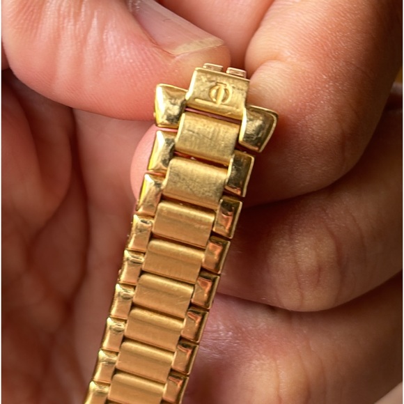 ✨SOLD✨
Baume Mercier Riviera 18k Gold & Diamond
 Watch - Picture 4 of 16